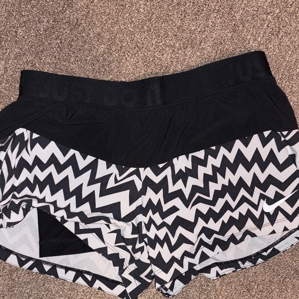 Black and White Zigzag Women's Shorts Nike size small dri fit